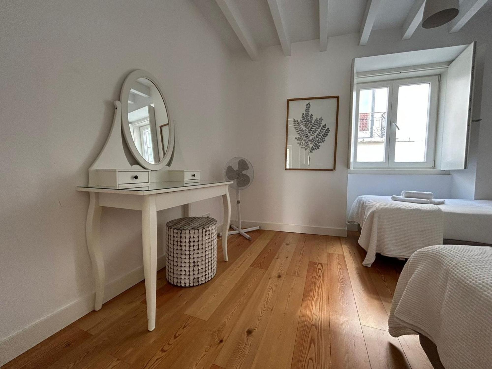 Intendente Charming Apartment By Innkeeper ลิสบอน ภายนอก รูปภาพ